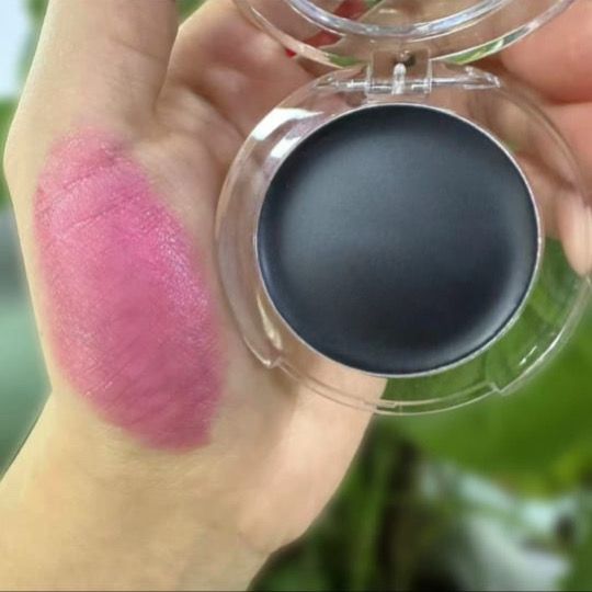Black tinted blush